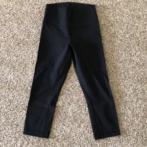 LULULEMON - Wunder Under - Size 6 - Black